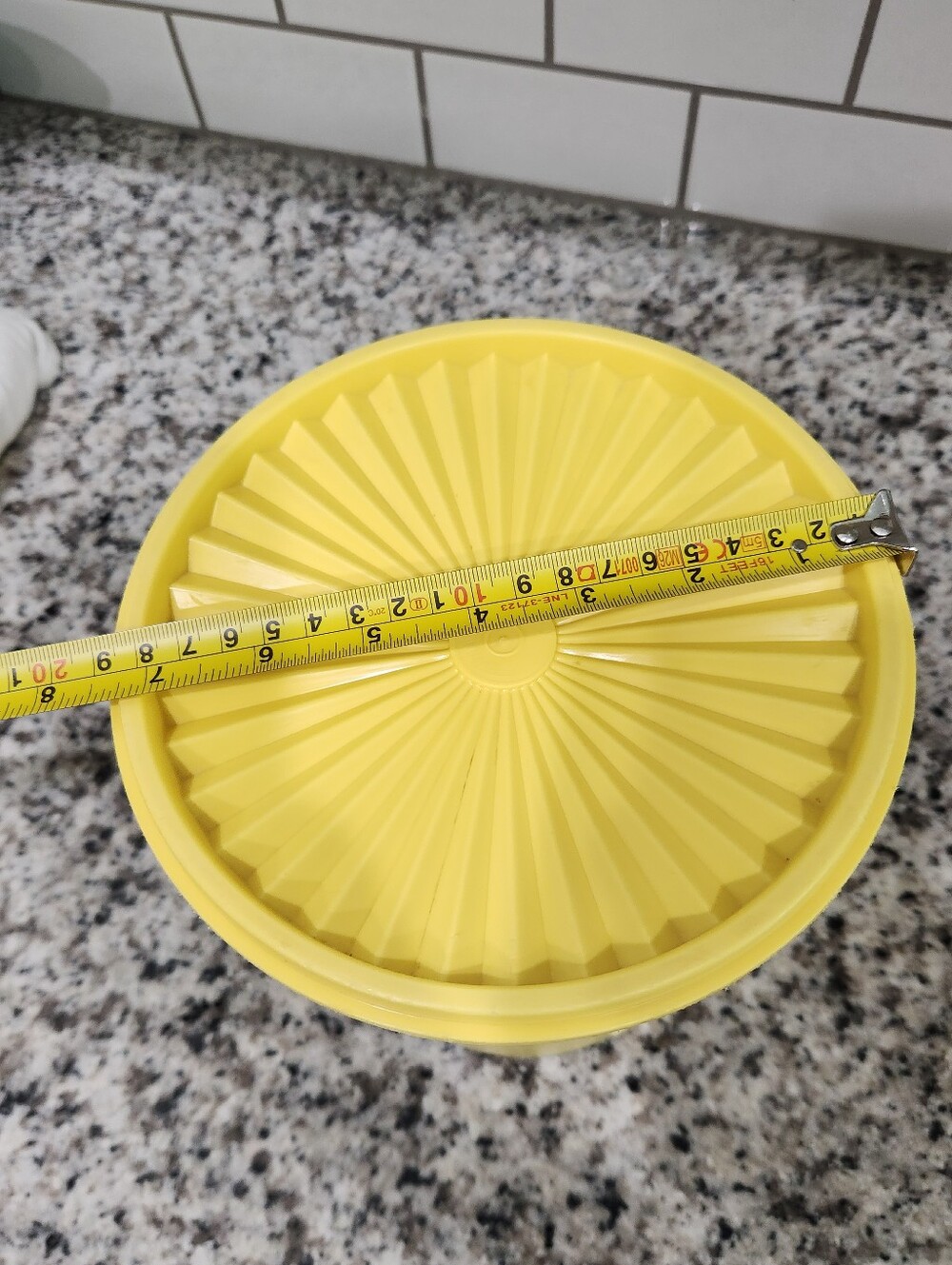 Vintage Tupperware Tall Yellow Canister - Picture 4 of 8